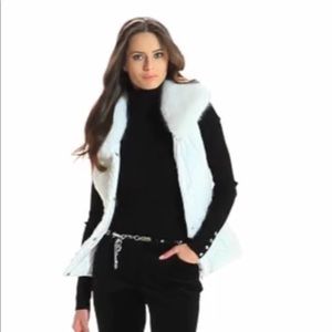 WHBM white vest with detachable faux fur colar